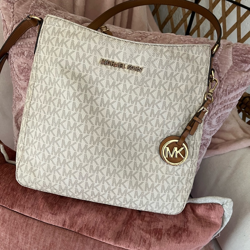 Michael kors white crossbody purse